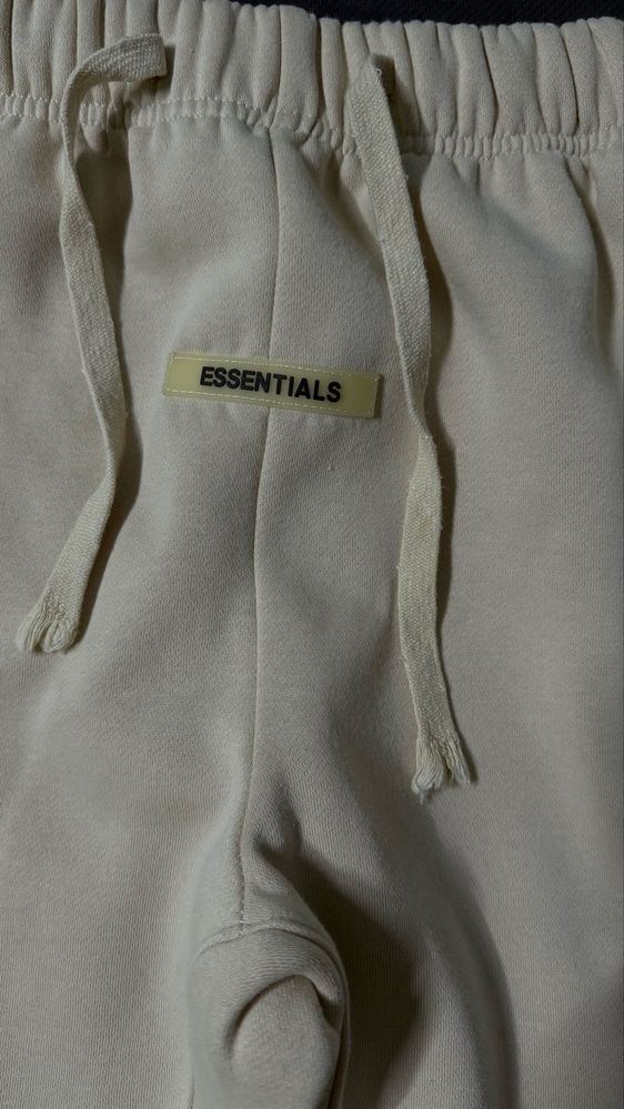 Анцуг/ tracksuit на essentials
