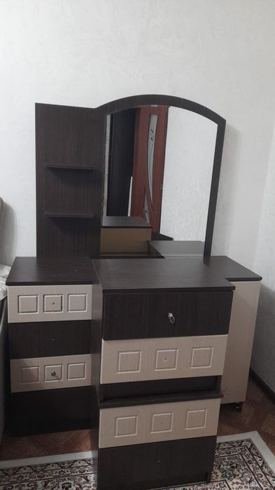 Трюмо и тумбочки