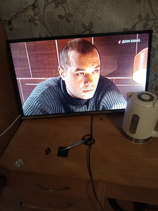 Продаю смарт ТВ недорого срочно