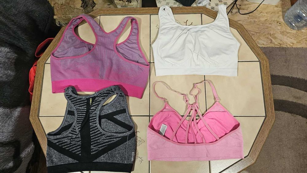 Set 4 bustiere pentru sport S