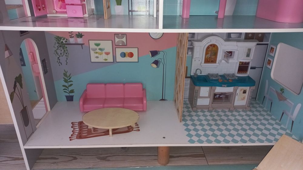 Casuta din lemn, pentru păpuși,  cu accesorii