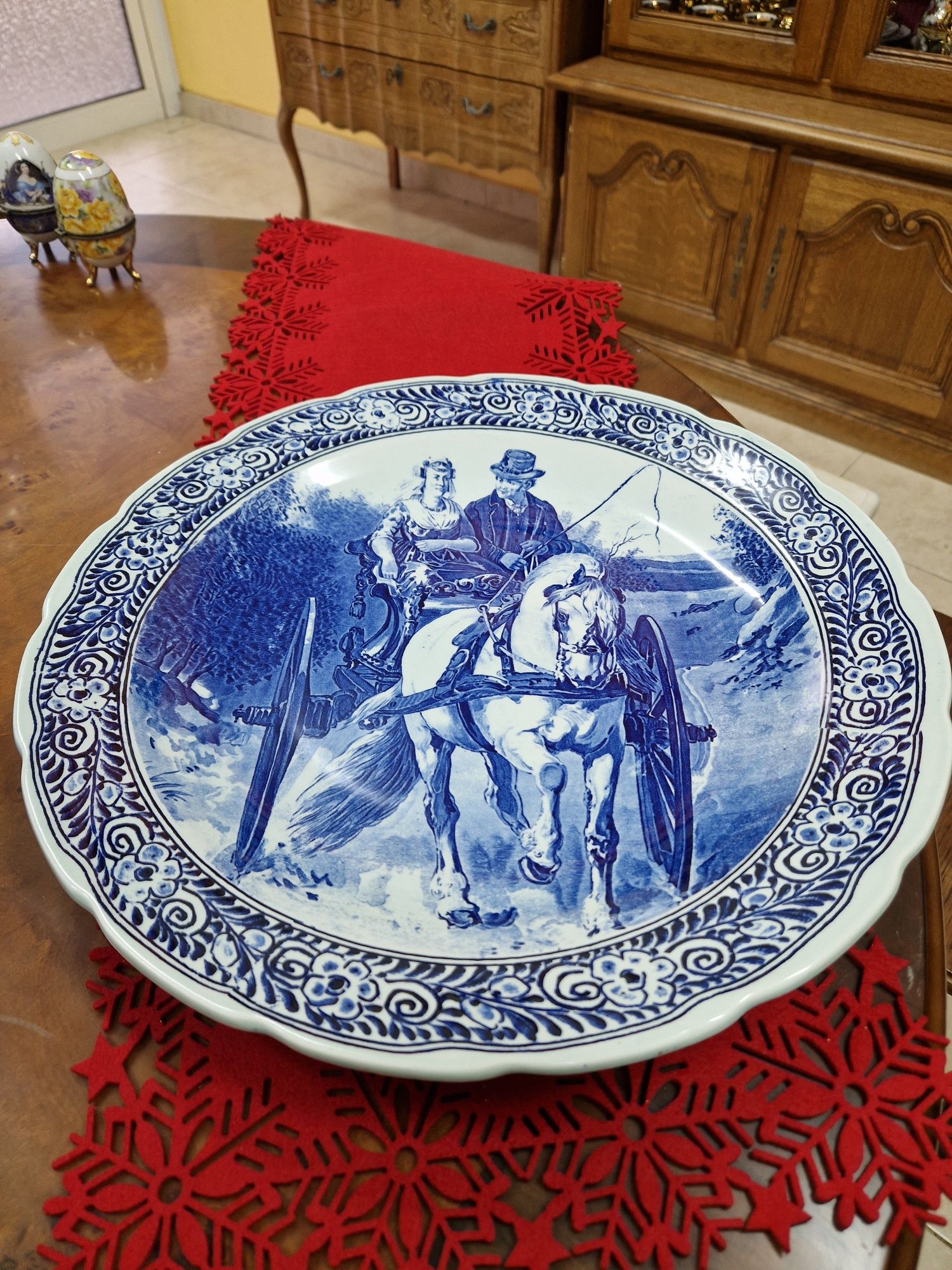 Огромна оригинална антикварна холандска порцеланова чиния за стена