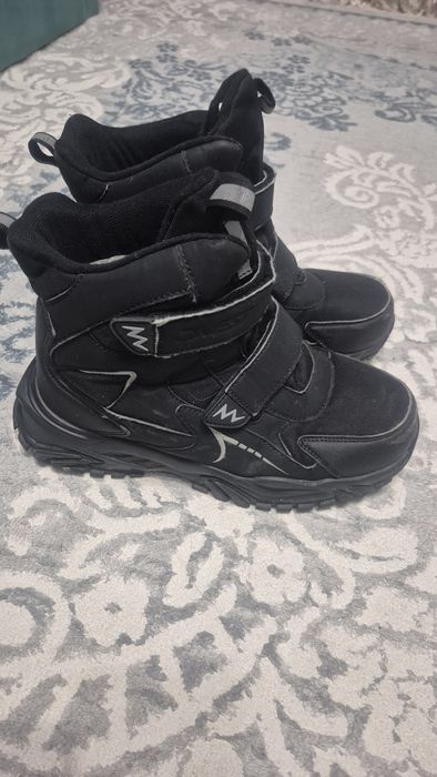 Продам зимние сапоги для мальчиков
