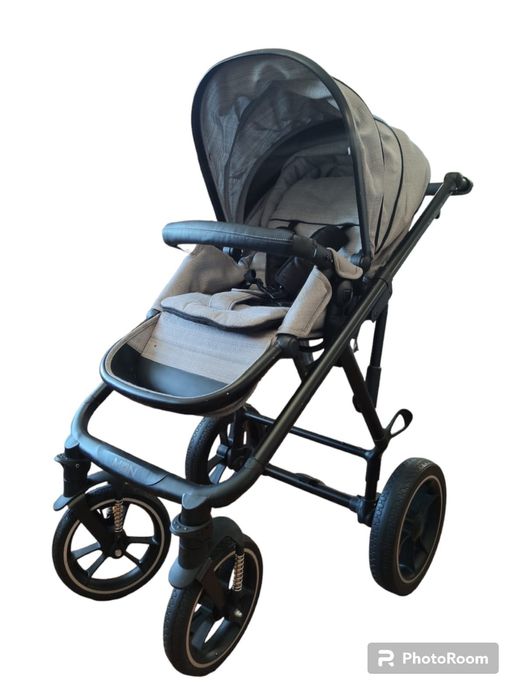 Комплект из коляски, детского кресла и стульчика