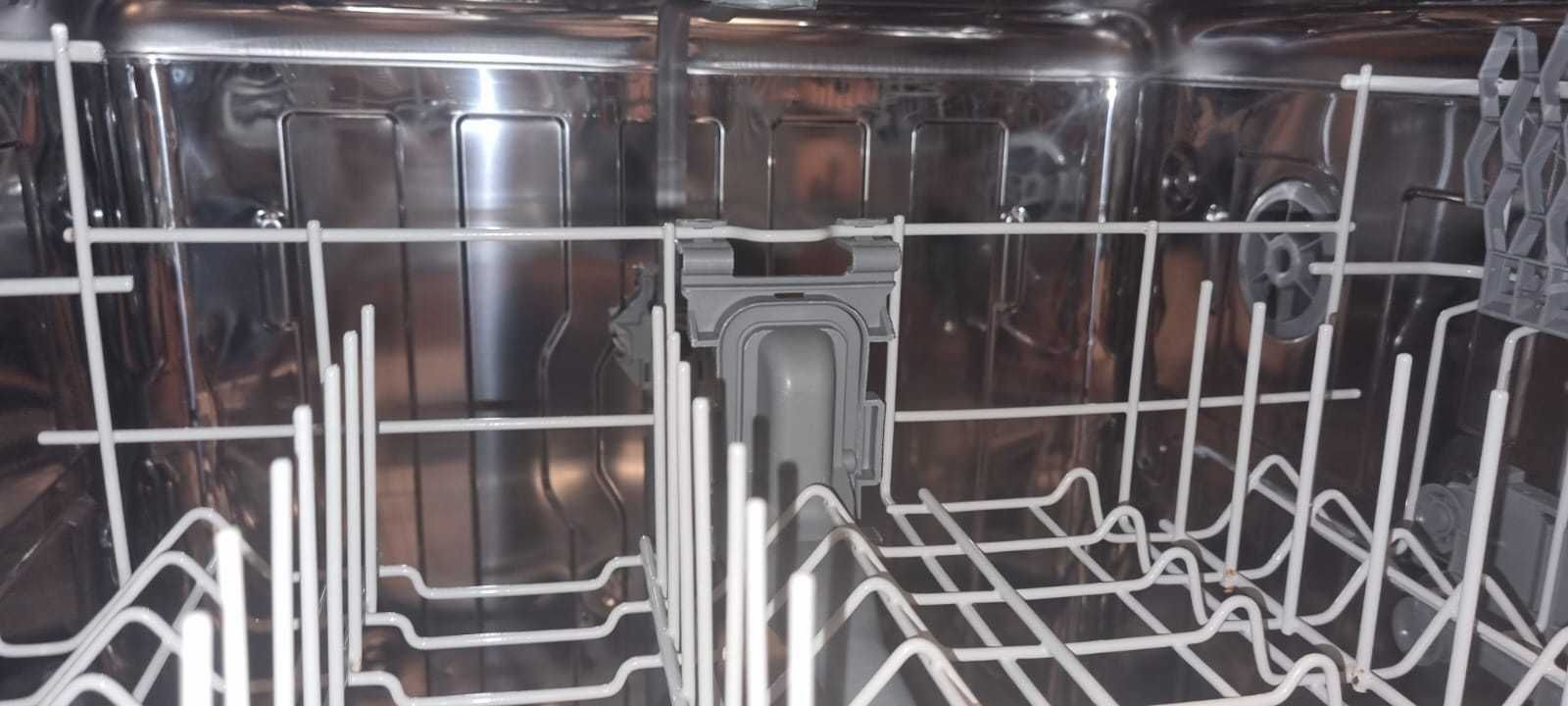 BEKO DIN14211 Masina spalat vase incorpororabila 60 cm stare excelenta