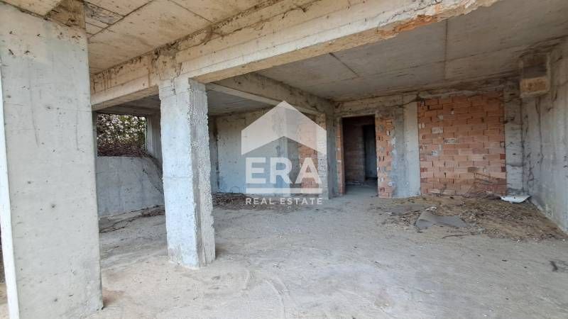 Пететажен новостроящ се хотел за продажба, с морска панорама, двор и 3