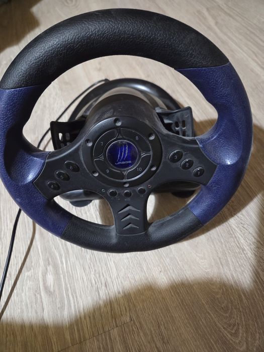 Геймърски волан с педали