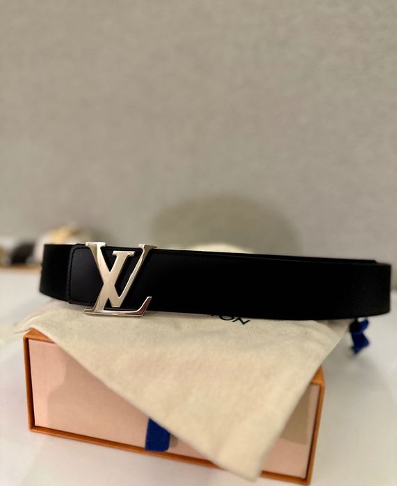 Curea 100% originala Louis Vuitton Initiales 40mm Reversible M9821