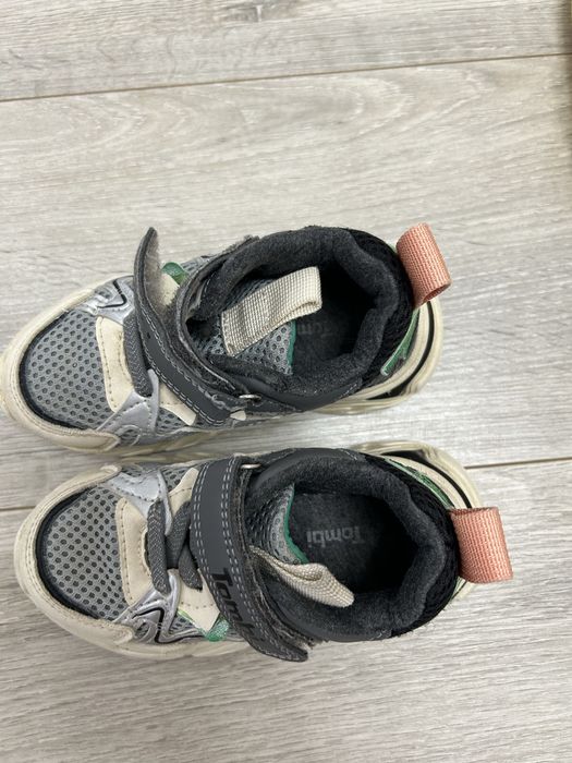 Продам детскую обувь