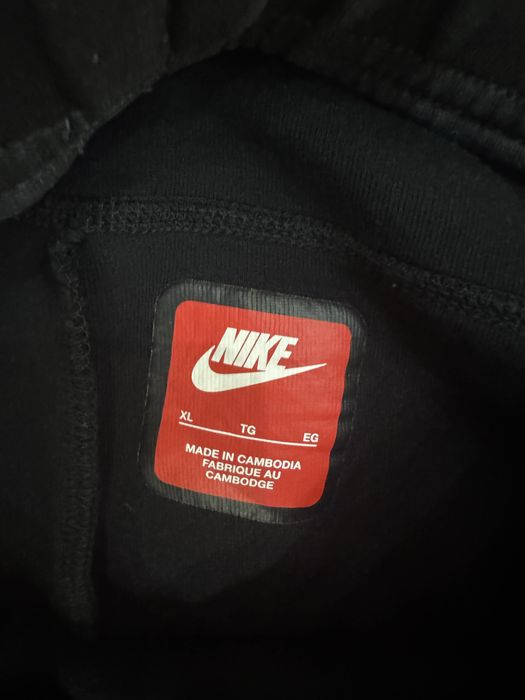 продавам nike tech панталон