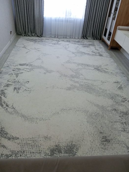 Продам ковер в зал