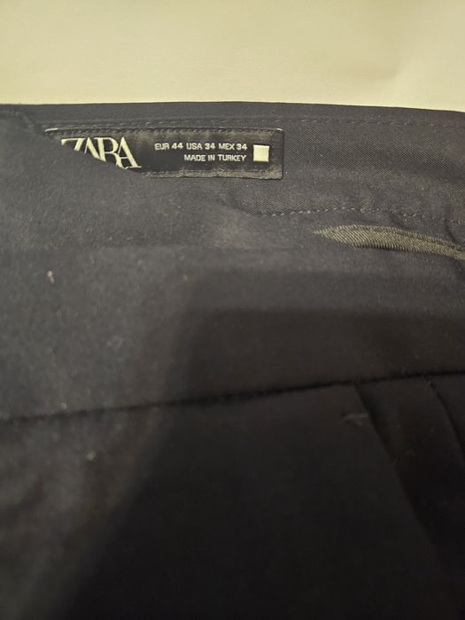 Vând costum negru pentru barbati