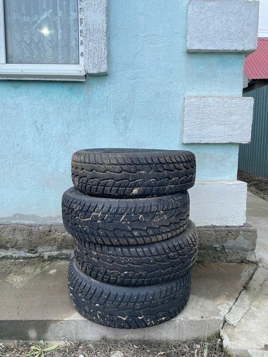 зимний шина с шипами 215/65/R16