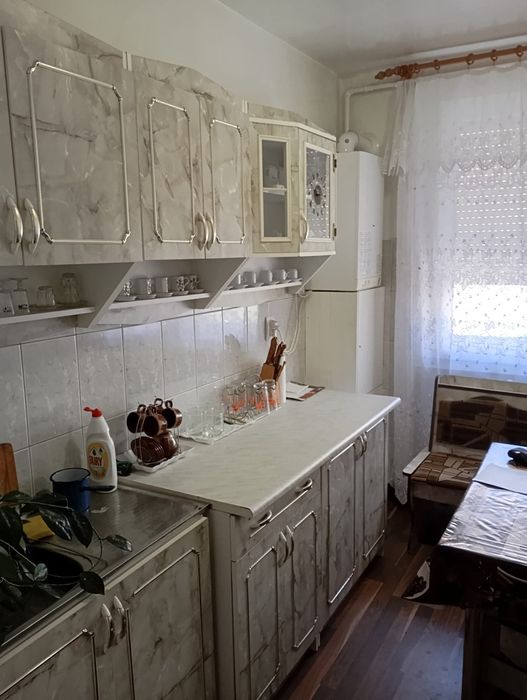 Vând apartament 3 camere, Ineu, 72mp, etaj 1/4