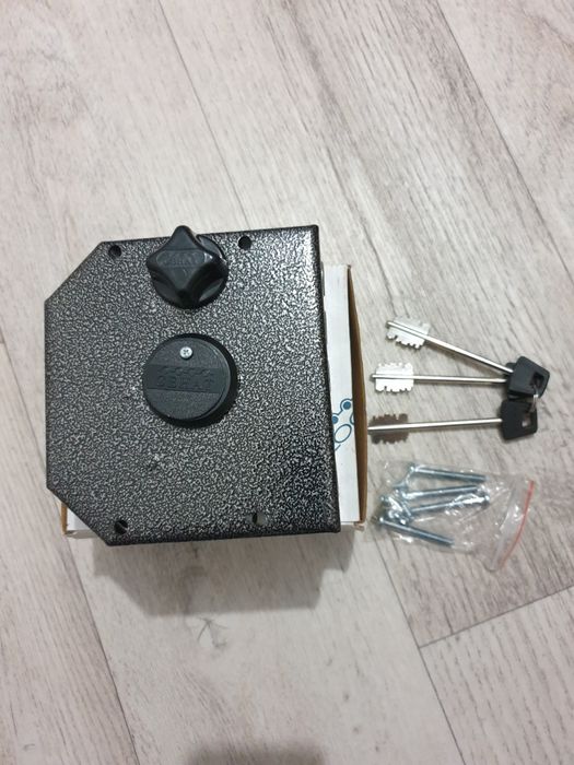 Продам замок на дверь. ТОРГ