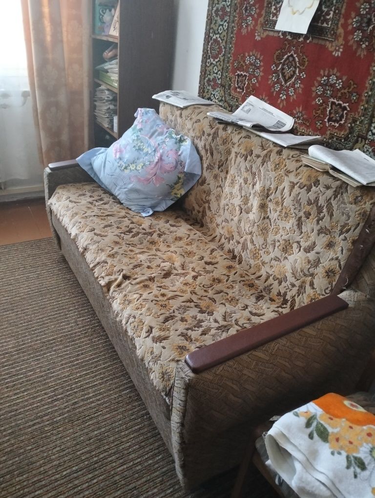 Мебель, стенка , диван с креслами, кровать