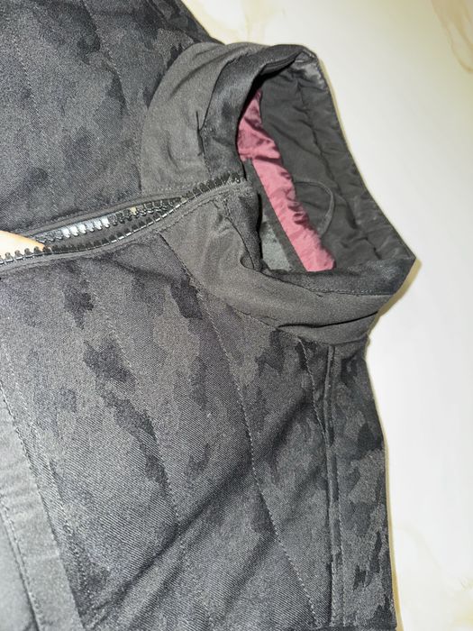 Мъжко яке Guess с камуфлажни мотиви