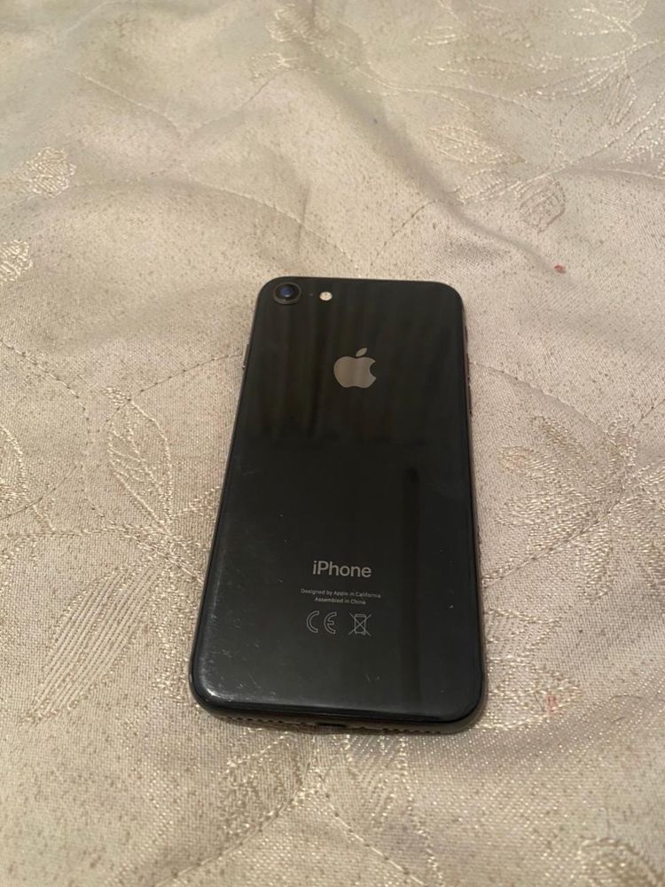 Айфон 8 черны цвет