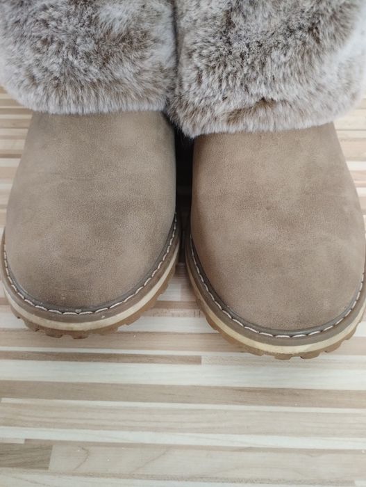 Ugg wrangler mărime 34
