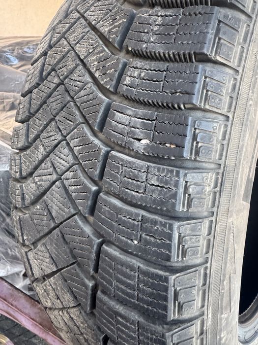 Шины PIRELLI 235/60/R18 зимние