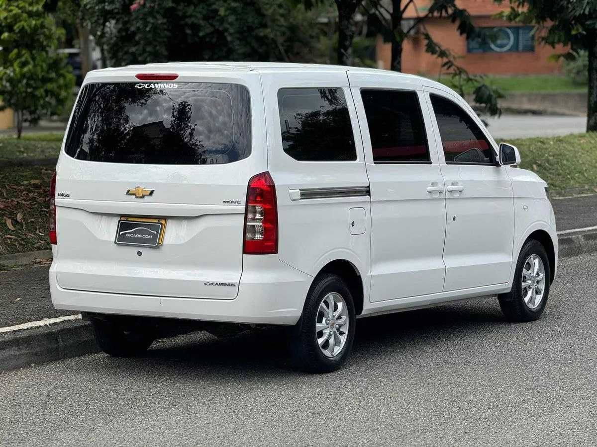 Минивэн 7 местный Wuling 2024 год выпуска первые руки  1