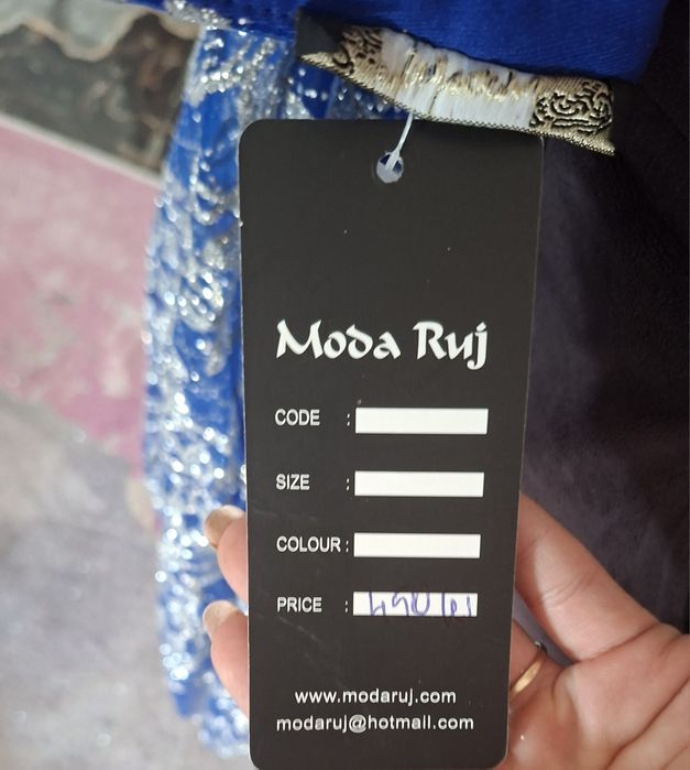 Rochie albastra ne purtata ...nu sa mai potrivit evenimentului