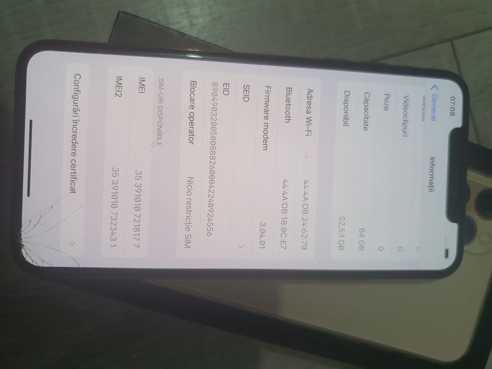 Iphone 11 PRO MAX, 64 GB, display crapat, perfect funcțional, liber