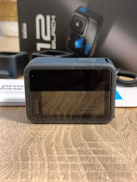 Gopro 12, воден калъф, 3 батерии, 2 зарядни и статив пълен комект .