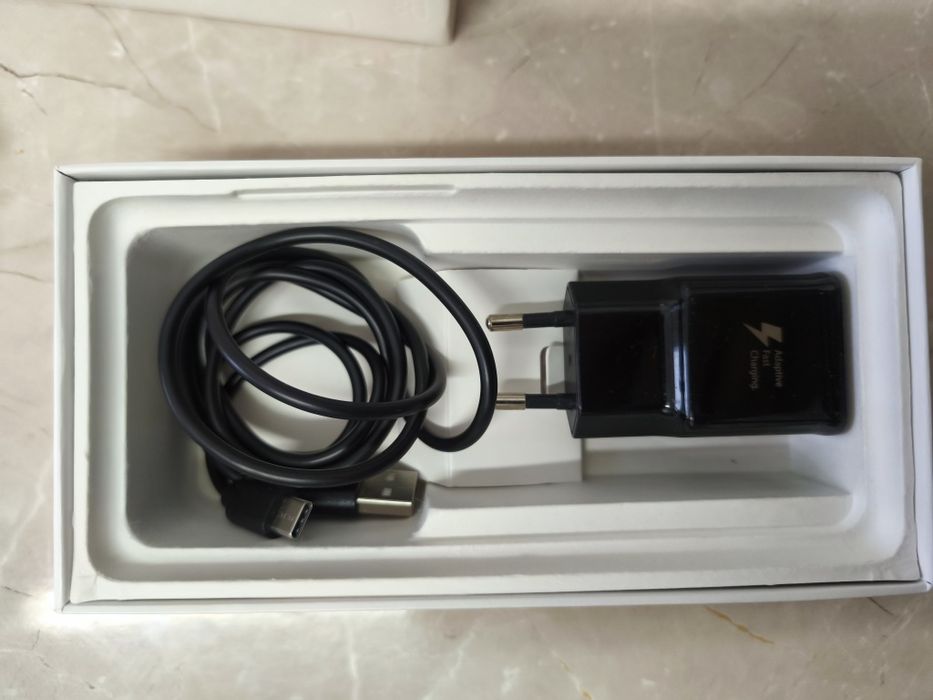 Samsung S20 FE 5G 128 GB + 16 GB