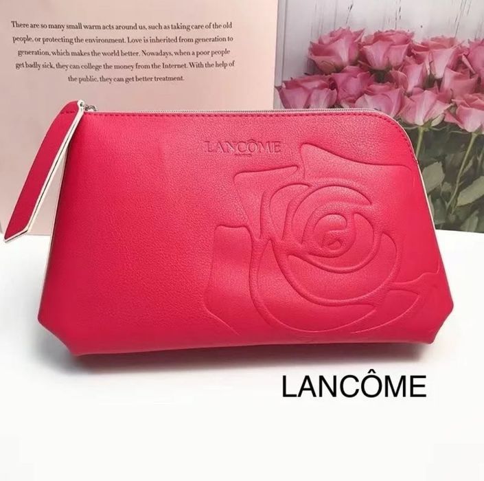 Косметичка LANCOME

Приятный и эксклюзивный подарок