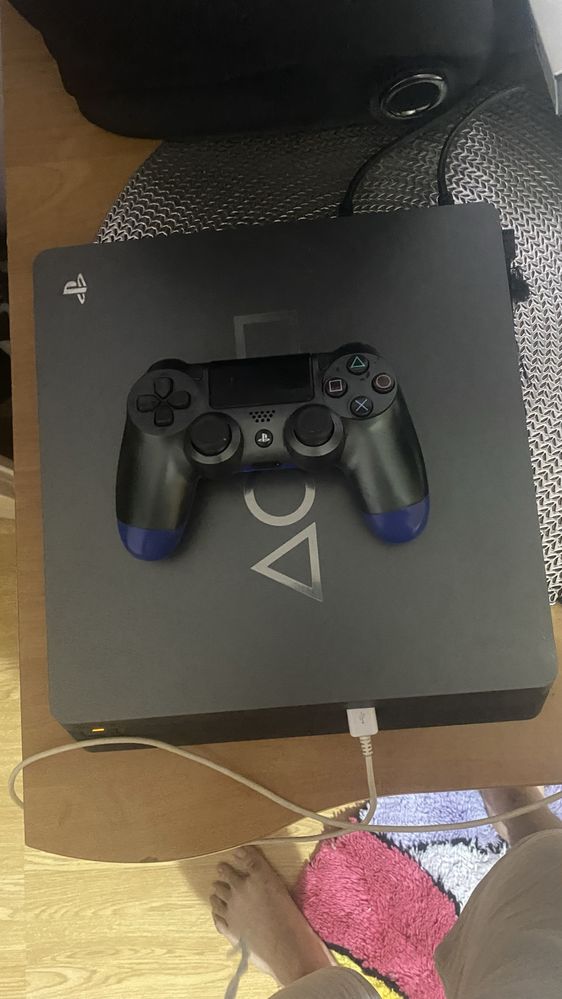 PS4 Slim 1 TB Days Of Play Edition (Запазен)