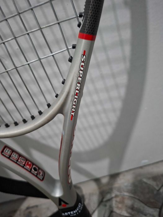 Продавам тенис ракета