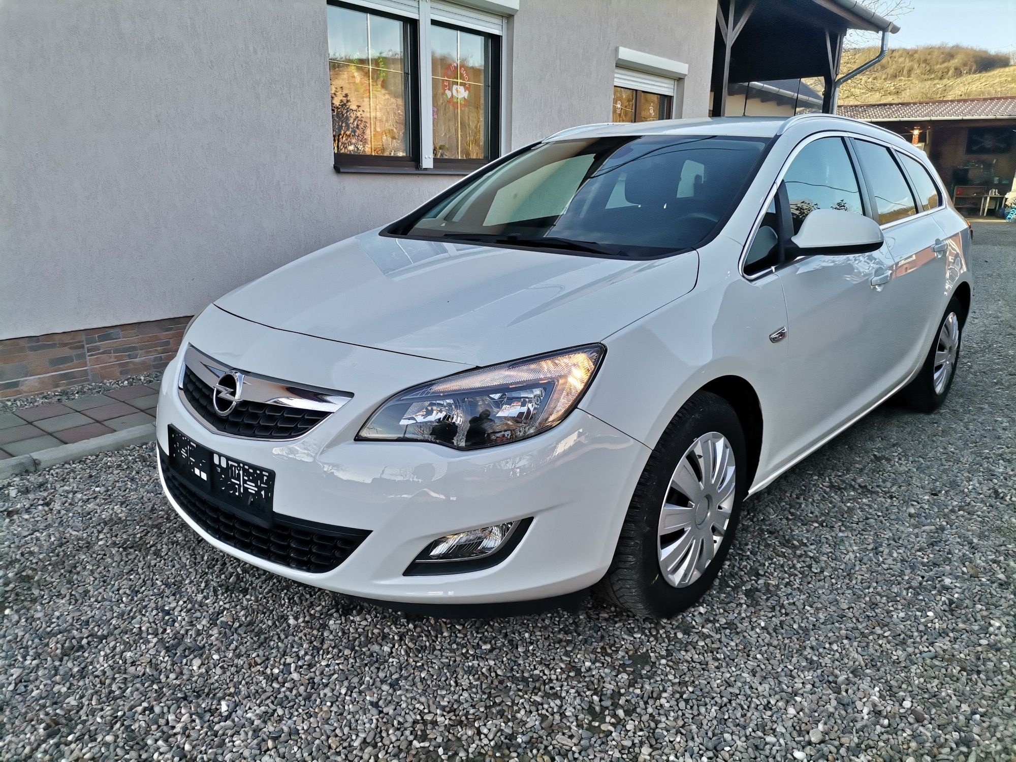 Opel Astra J   1.4 benzina turbo euro 5/6 an 2011