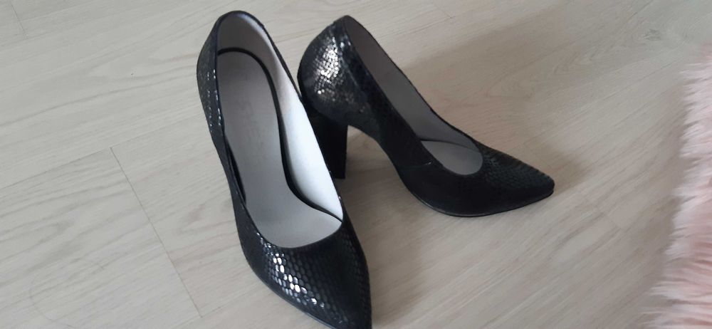 Pantofi deosebiti negru auriu piele