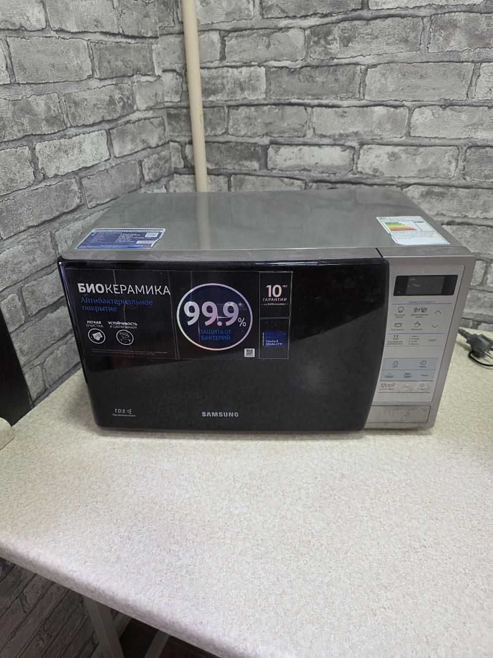 Продаю микровалновою печь Samsung