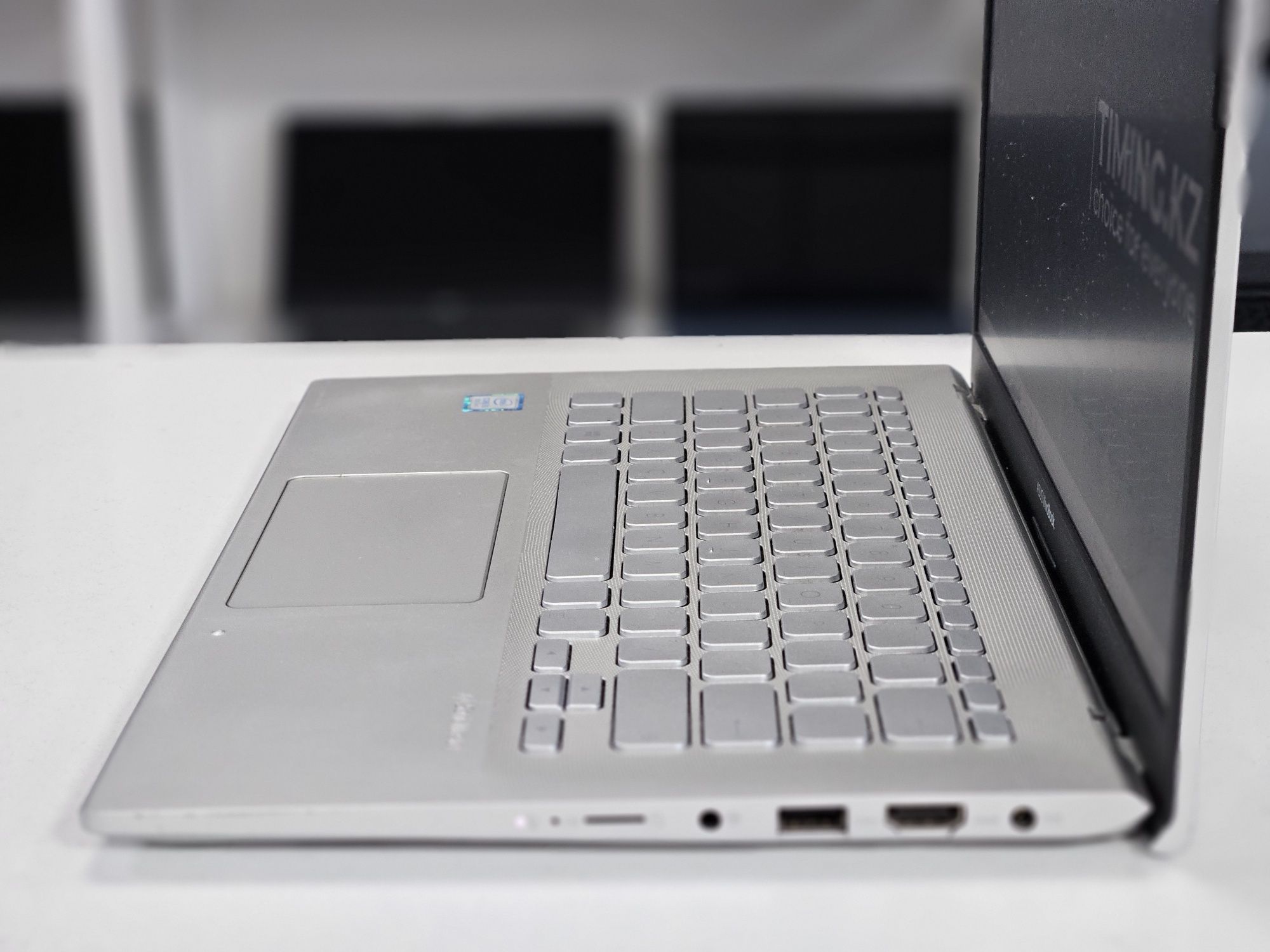 Ноутбук Asus Vivobook 14-Core i5-8250U/SSD 256GB/8GB/UHD Graphics