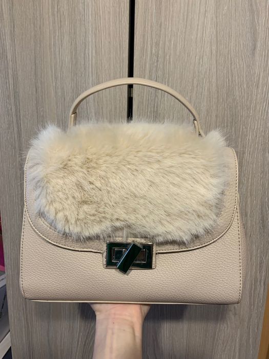 Пухкава дамска чанта - Нова!