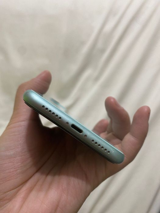 Продаю iPhone 11