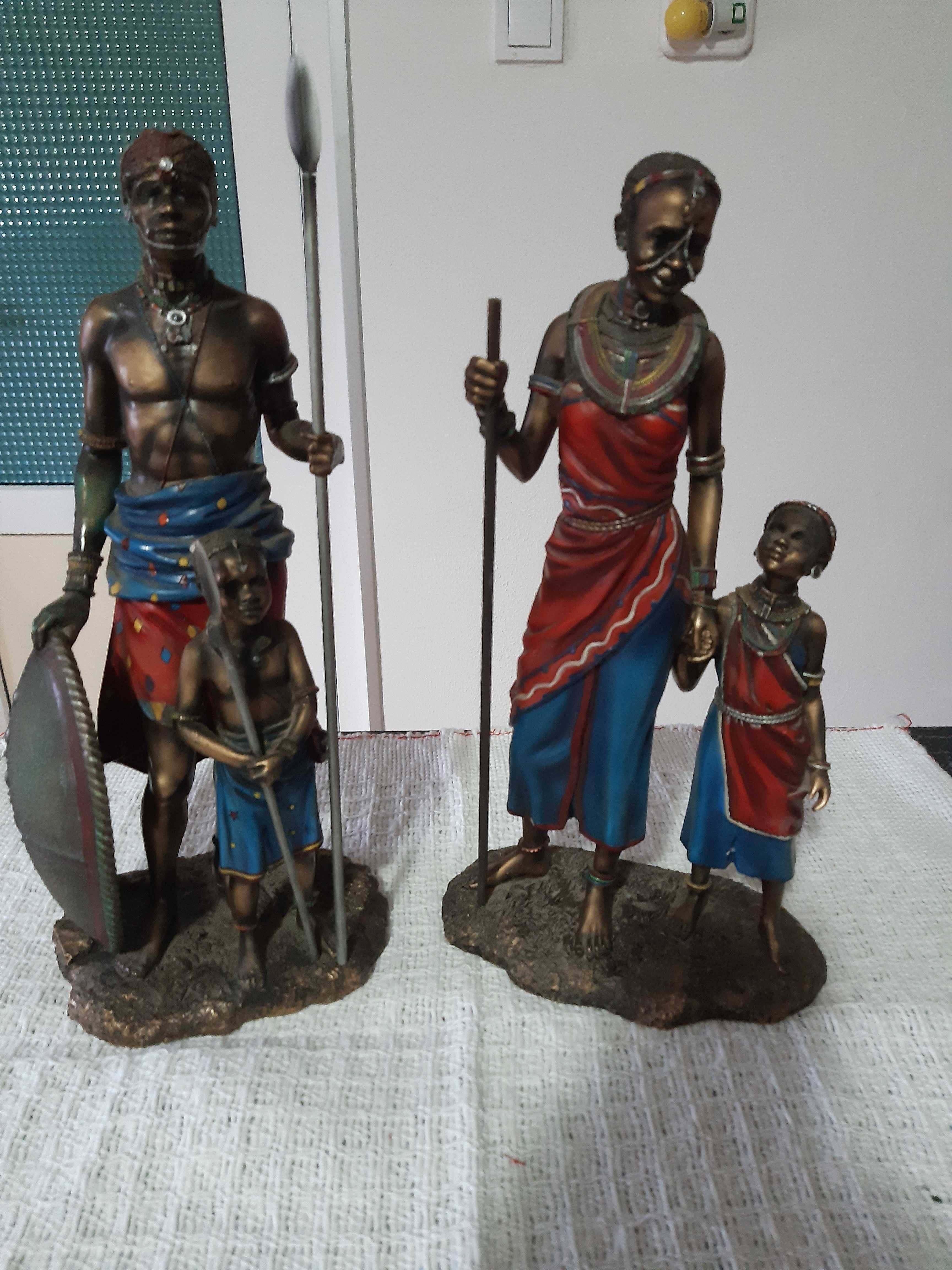 Statuete familie africana, rasina compozit, Leonardo Collection Masai