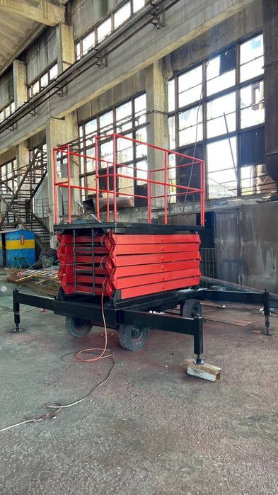 Ножничный подъемник