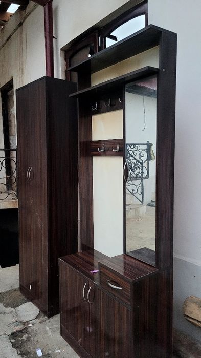 Mebil shkaf oynasi bilan