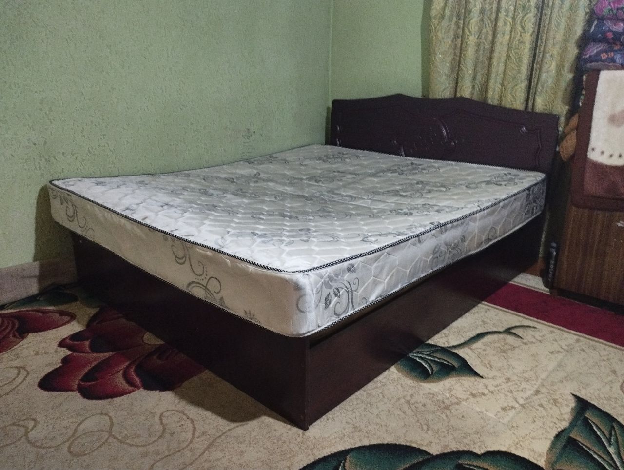 Krovat matras spalniy