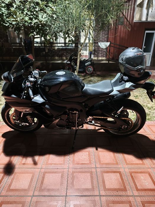 Suzuki gxr 750 holat ideal 5100$
