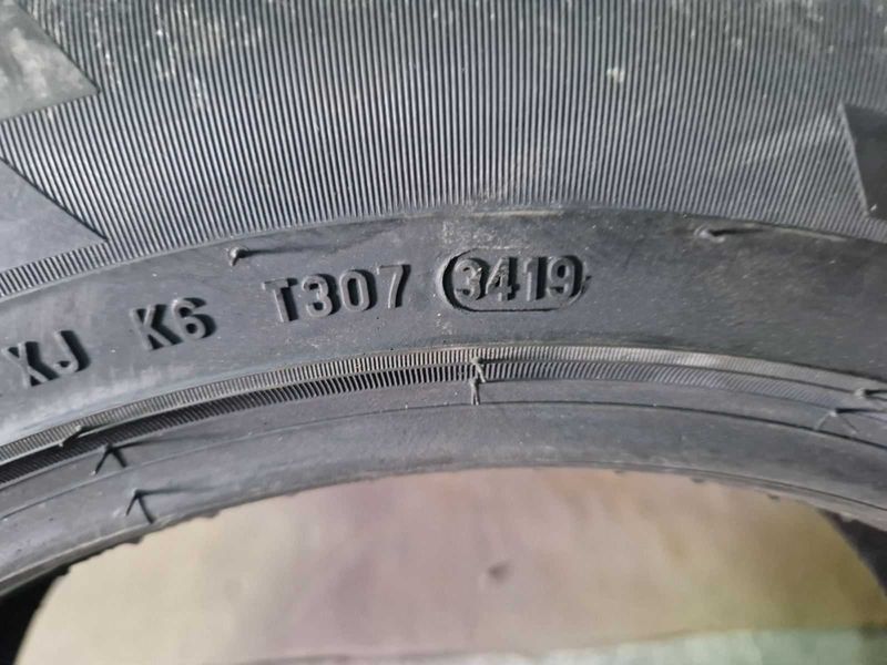 4 Pirelli R16C 195/60
нови зимни бусови гуми 
DOT3418