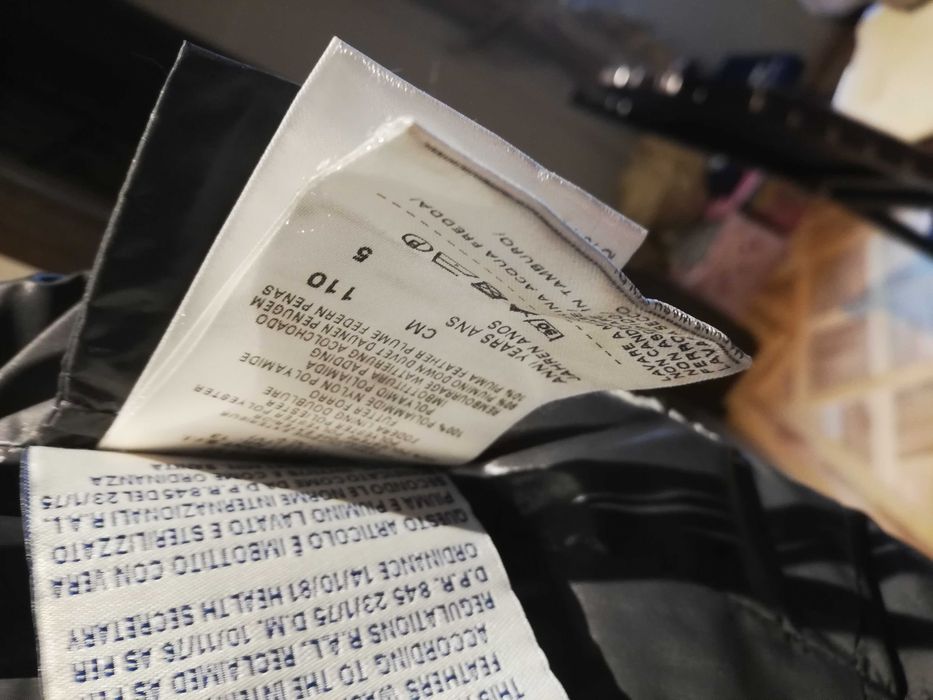 Vesta. Moncler original, pt 5 ani, unisex.