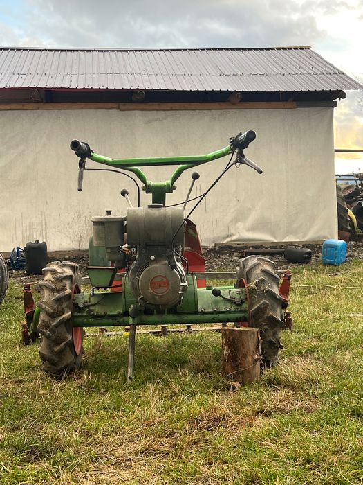 Vând cositoare mare