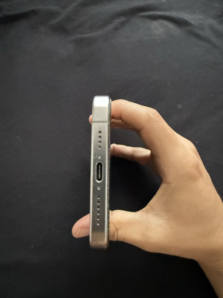 Iphone 15 pro max  256 titan, yomkost 89%