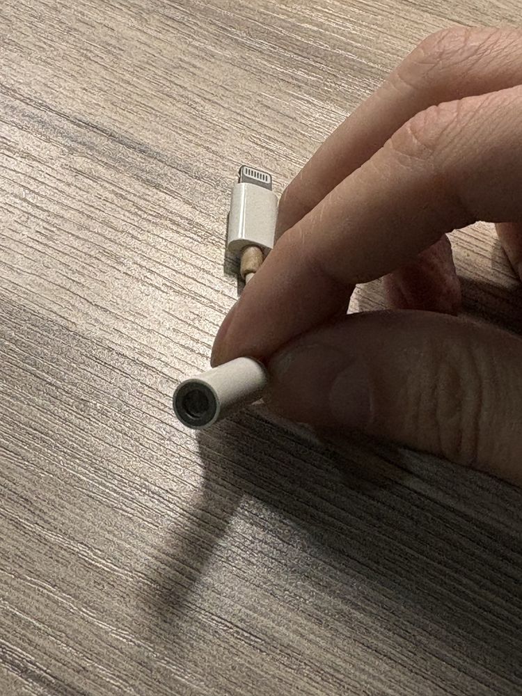 Адаптер Lightning mini Jack перезодни iphone