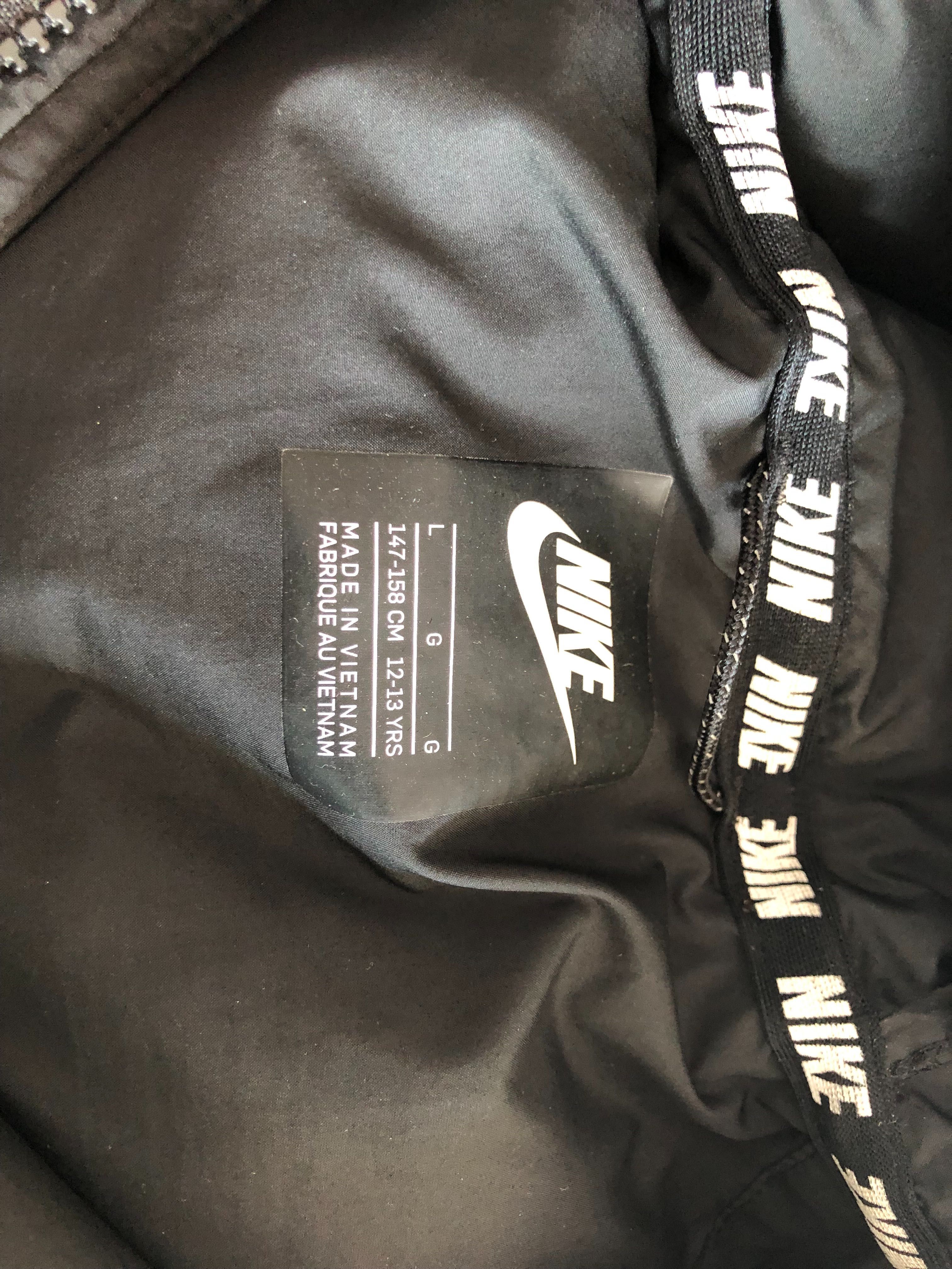 Vând vestă Nike original