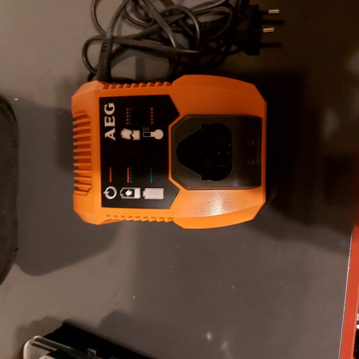 Incarcator AEG 12V 3 Ah